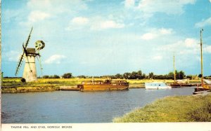 US58 UK England CNorfolk broads Thurne Mill and Dyke