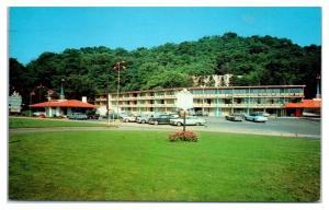 1963 Howard Johnson Motor Lodge and Restaurant, Wheeling, WV Postcard