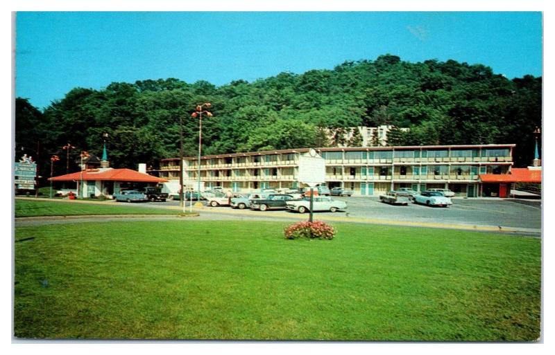 1963 Howard Johnson Motor Lodge and Restaurant, Wheeling, WV Postcard