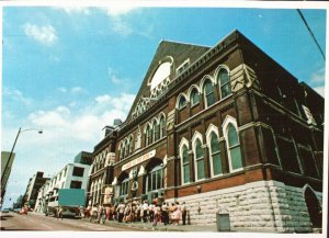 A Greyhound Arrives at The Grand Ole Opry, Nashville, Tennessee Postcard