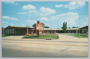 Roadside~Kelly Motel Shamrock Texas~Vintage Postcard