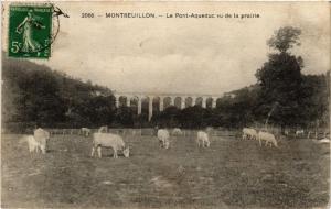 CPA MONTREUILLON - Le PONT-Aqueduc vu de la prairie (457307)