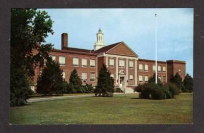 DE View of the DOVER High School in DELAWARE Postcard