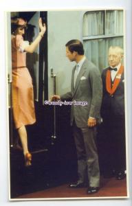 r2542 - Diana boards a Train at Waterloo Station, 29/07/1981 - postcard