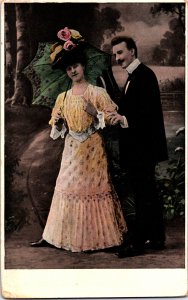 Romantic Victorian Couple Vintage Postcard C001