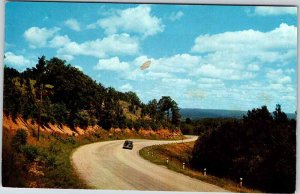 Postcard HIGHWAY SCENE Eureka Springs Arkansas AR AO6333