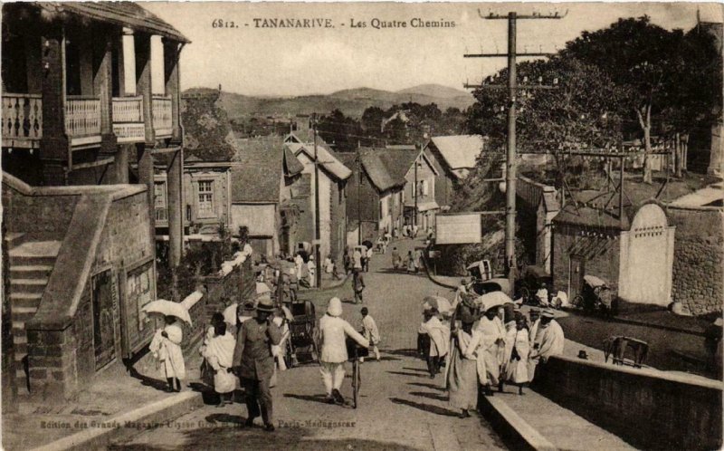 CPA AK Tananarive. Les Quatre chemins. MADAGASCAR (626013)