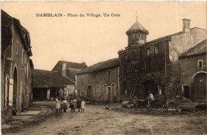 CPA Damblain Place du Village. Un coin. (398518)