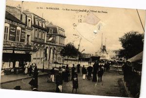 CPA St-NAZAIRE - La Rue Amiral-Couchet et l'Hotel des Postes (222190)