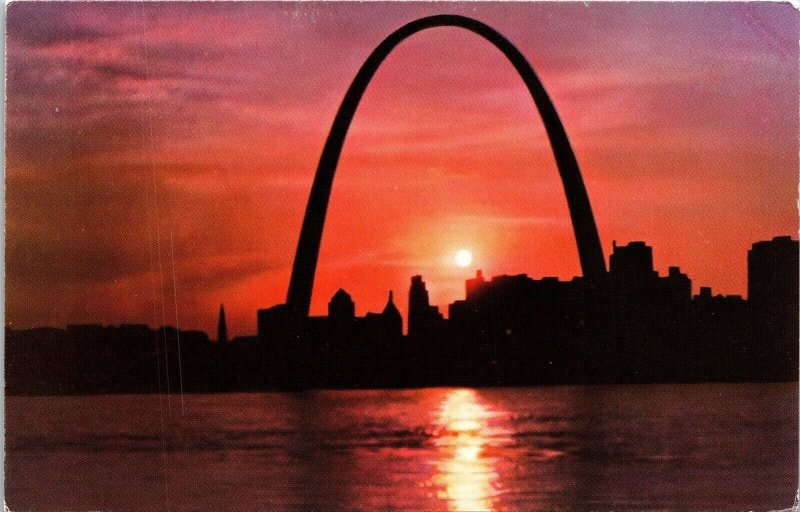 Gateway Arch Sunset St Louis MO Missouri Postcard VTG UNP Vintage Unused 