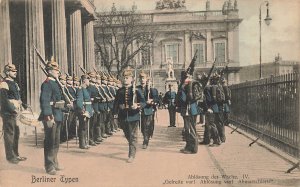 Germany Berliner Typen Abldsung der Wache Soldiers Marching, Postcard.