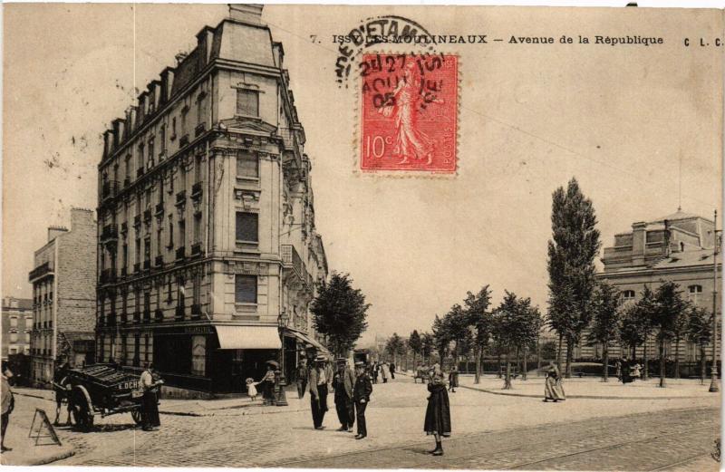 CPA ISSY-les-MOULINEAUX Avenue de la République (412675)