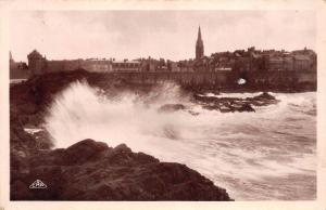 BR38821 Effet de vagues saint malo france