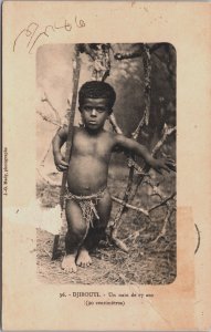 Djibouti Un Nain de 17 ans 90 Centimetres Little Person Vintage Postcard C087