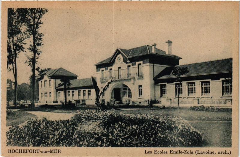 CPA ROCHEFORT-sur-MER - Les Écoles Emile-Zola (480921)