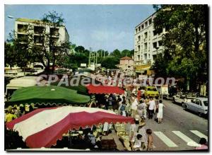 Modern Postcard Frejus Var walking