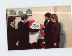 Postcard Carl Yastrzemski presents President Carter with a T shirt DC USA
