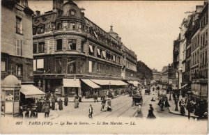 CPA PARIS 7e - La Rue de Sévres (53570)