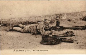 CPA La Courtine Le fusil mitrailleur FRANCE (1050449)