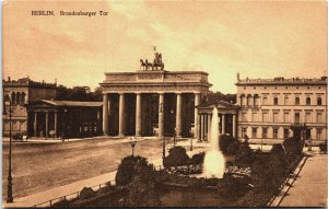 Germany Berlin Brandenburger Tor Vintage Postcard B132
