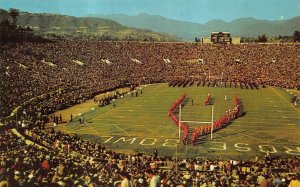 FOOTBALL ROSE BOWL PASADENA CALIFORNIA HALF-TIME SHOW POSTCARD (1960s)