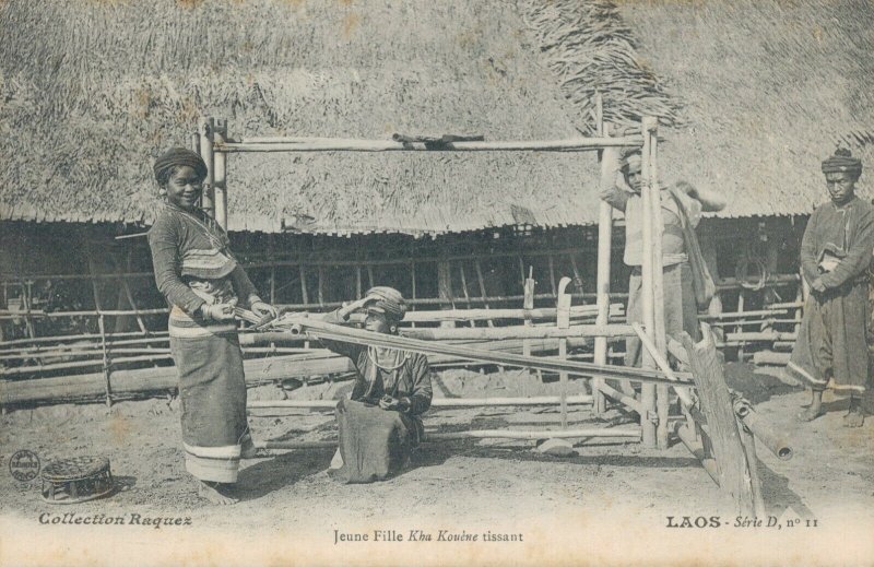 Indochine Laos Jeune Fille Kha Kouene tissant 03.79