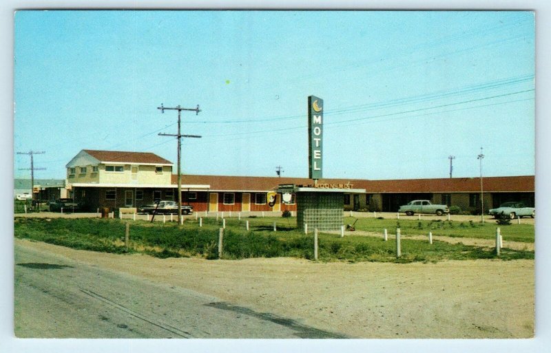 MEADE, Kansas KS ~ Roadside MOON MIST MOTEL 1968 - Cool 1950s Cars Postcard