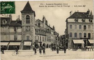 CPA LONS-le-SAUNIER - Entrée des Arcades et Pont de l'Horloge (211901)