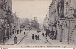 VANNES, Morbihan, France, 1900-1910's; La Rue du Menee et l'Hotel du Commerce...