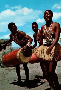 VINTAGE CONTINENTAL SIZE POSTCARD KITUI DRUMMERS & DANCERS KENYA + STAMPS 1979