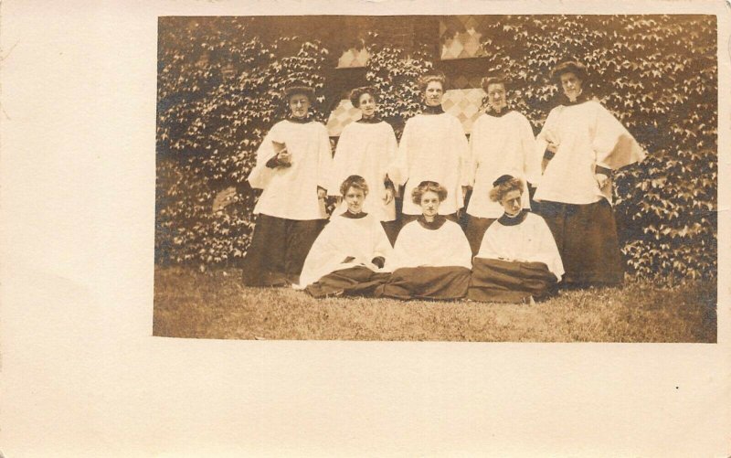 GROUP OF WOMEN IN CHOIR OR RELIGIOUS GROUP-1910s REAL PHOTO POSTCARD