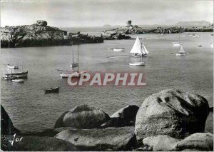 Postcard Modern Tregastel (C N) Creek Coz Pors islands with picturesque rocks...