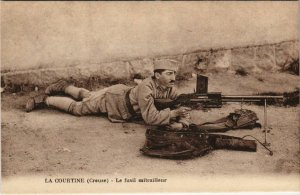 CPA La Courtine Le fusil mitrailleur FRANCE (1050447)