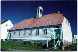 VINTAGE CONTINENTAL SIZE POSTCARD THE MORAVIAN CHRCH AT HOPEDALE LABRADOR CANADA