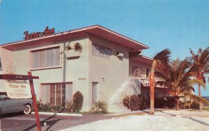 Fort Lauderdale, Florida TERRY ANN APARTMENTS Roadside 50s Rare Vintage Postcard