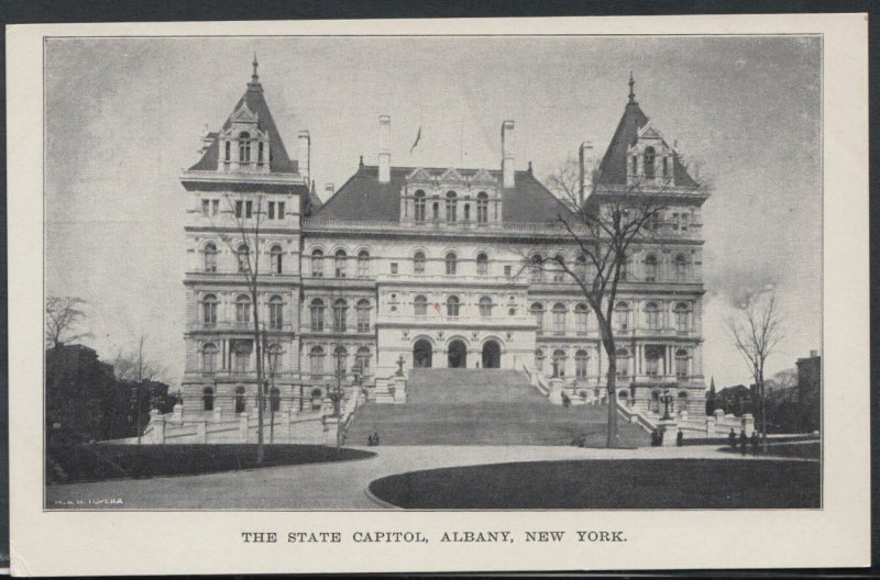 America Postcard - The State Capitol, Albany, New York    T1827