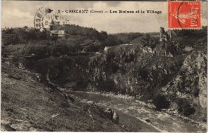 CPA CROZANT - Les Ruines et le Village (121785)