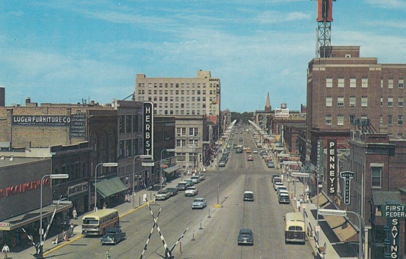 FARGO , North Dakota , 50-60s : Broadway Looking North, Ver-2