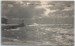 Postcard - La Digue par gros temps - Le Havre, France