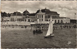 CPA TROUVILLE-sur-MER La Plage et le Casino (1250414)