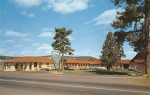 RAINBOW MOTEL Bend, Oregon US 97 Roadside ca 1960s Vintage Postcard