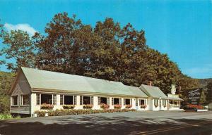 BETHEL, VT Vermont  TOZIER'S RESTAURANT  Roadside  WINDSOR CO Chrome  Postcard