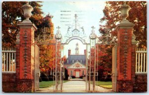 Postcard - Palace Gates, Williamsburg, Virginia, USA