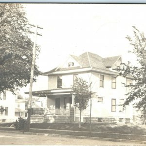 1912 Waterloo, IA House #255 Hammond Ave. RPPC Real Photo Postcard Street A46