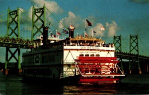 Iowa Port Of Bettendorf Quad City Queen Sightseeing and Dinner Boat