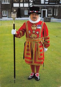 BR89621 hm tower of london the chief yeoman warder military militaria  uk
