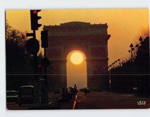 Postcard Crépuscule sur les Champs Elysées et l'Arc de Triomphe, Paris, France