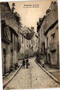 CPA BEAUGENCY - La Rue de l'Eveche (270633)