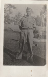 MAN IN MILITARY UNIFORM - Vintage POSTCARD