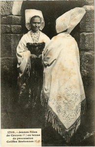 CPA Crozon - Jeune Filles de Crozon en Tenue de Procession - Folklore (1033081)